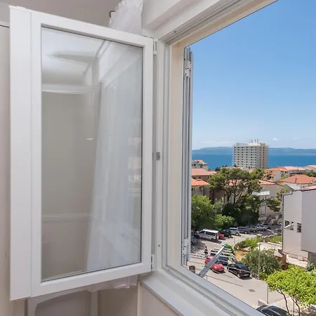 Daire Violet Makarska