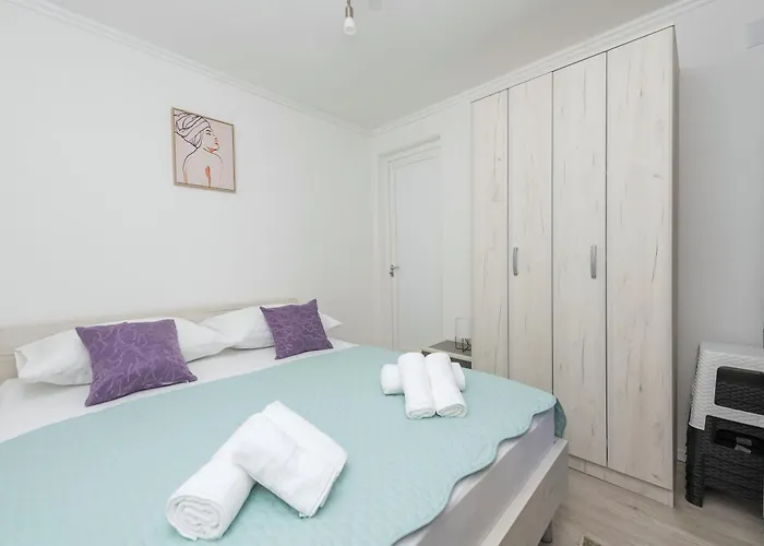 Violet Apartman Makarska
