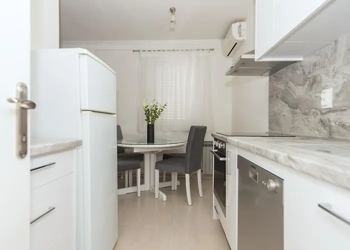 Violet Apartman Makarska