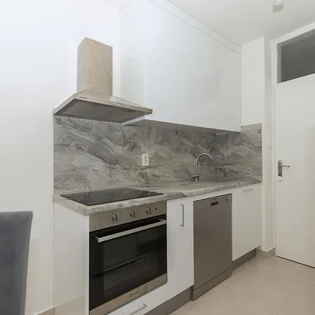 Violet Appartement Makarska